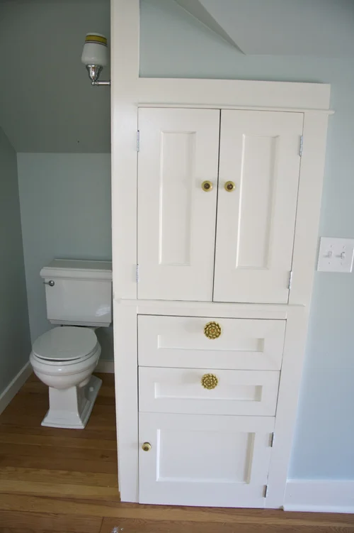 Elegant built-in bathroom design