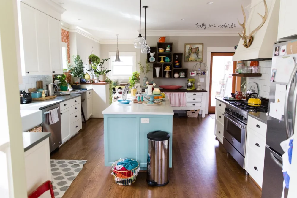 Home Tour: Kelly Rae’s Kitchen!
