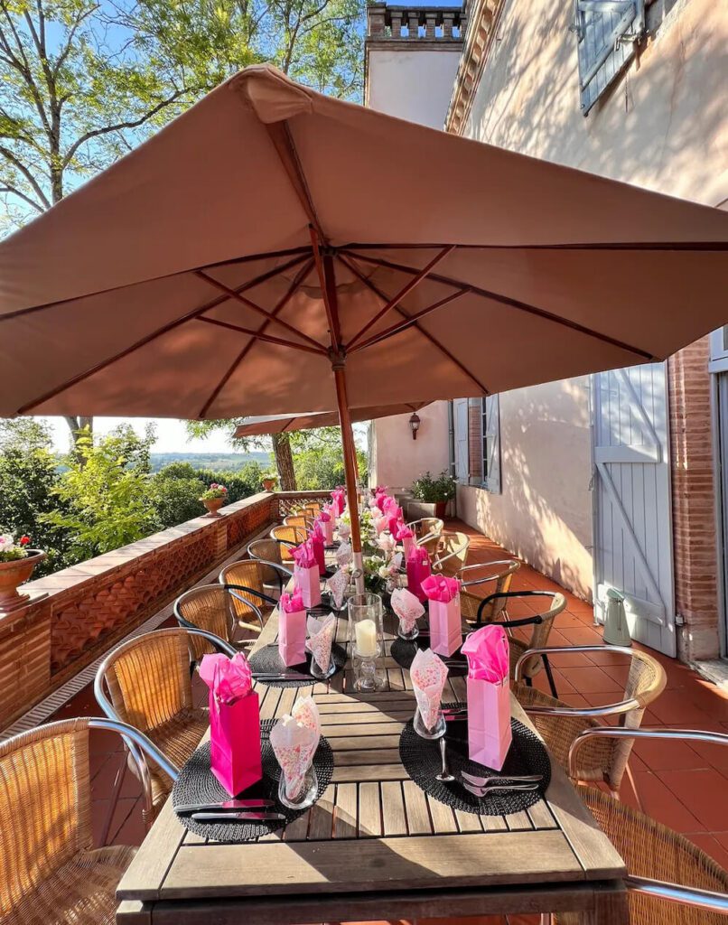 Kelly Rae Roberts France Retreat dinner table